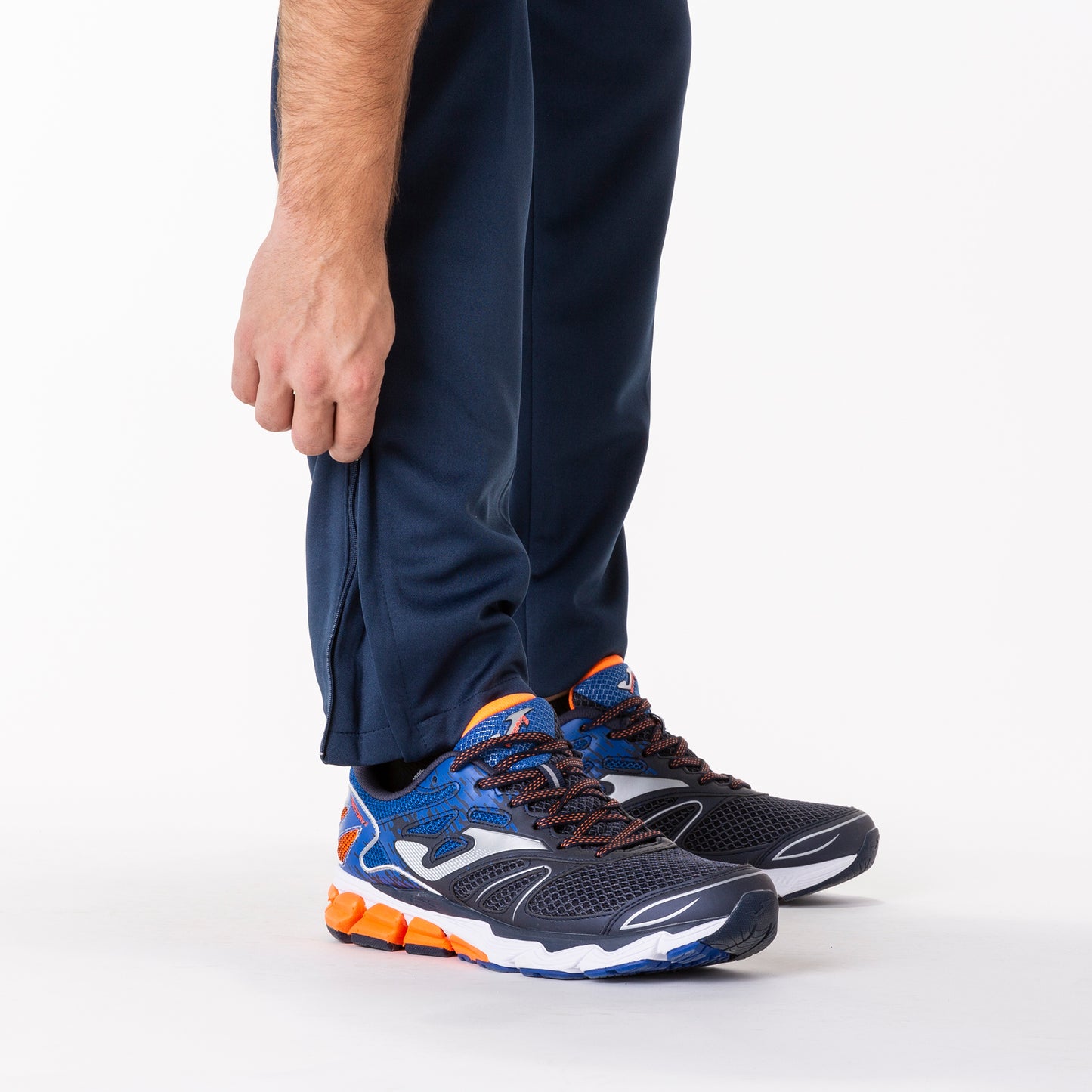 TRAININGSHOSE STAFF