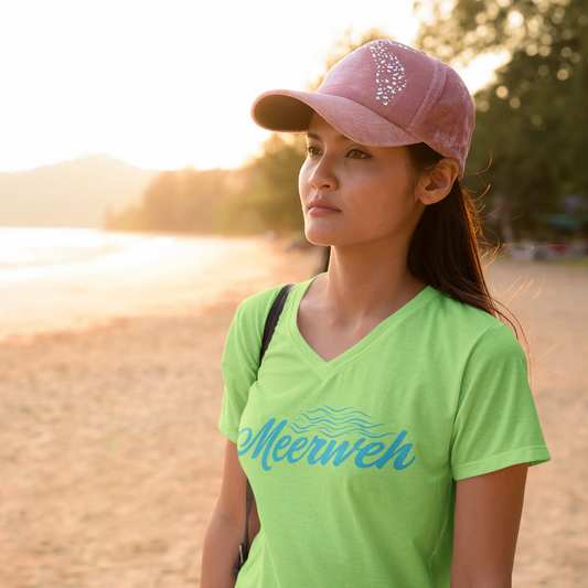 Damen T-Shirt mit V-Ausschnitt – „Meerweh“ (Schriftzug, Türkis)